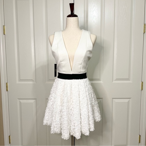 NWT Black and White Party Dress size Small US 4 - Picture 1 of 16